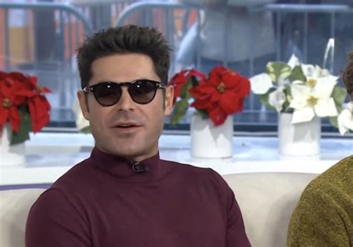 Does Zac Efron Wear Glasses?